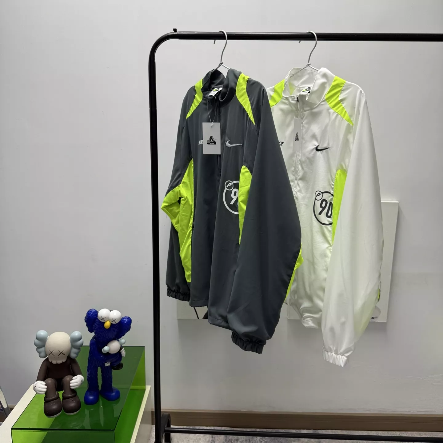 팔라스 나이키 콜라보 배색 트랙 재킷 상세 이미지 2