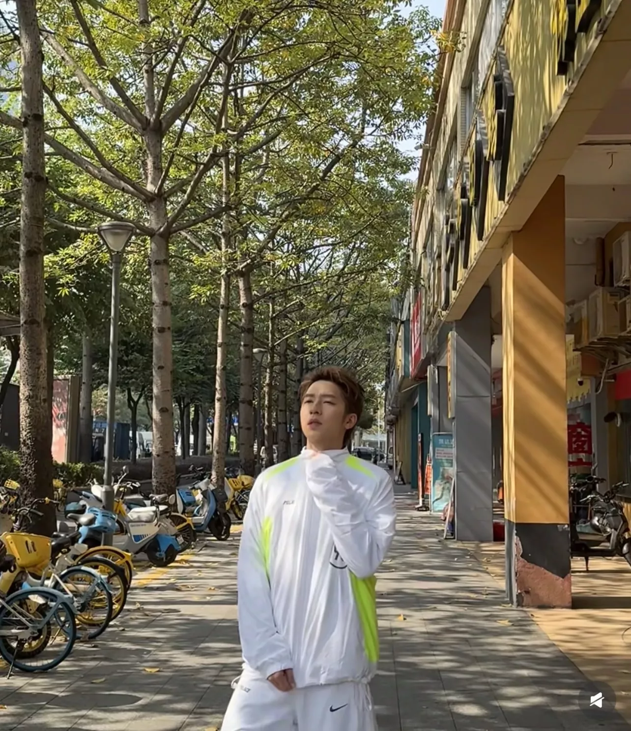 팔라스 나이키 콜라보 배색 트랙 재킷 상세 이미지 33