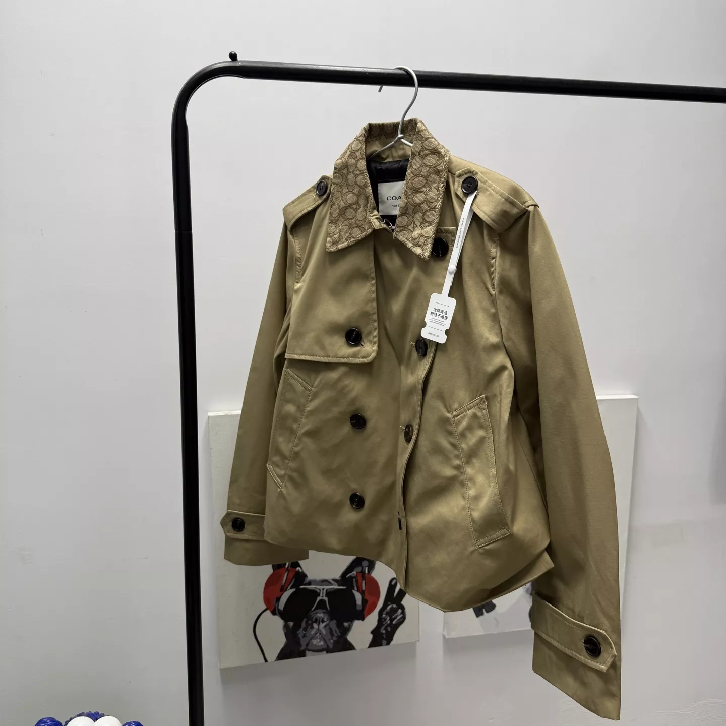 코치 시그니처 자카드 카키 숏 트렌치 재킷 상세 이미지 3