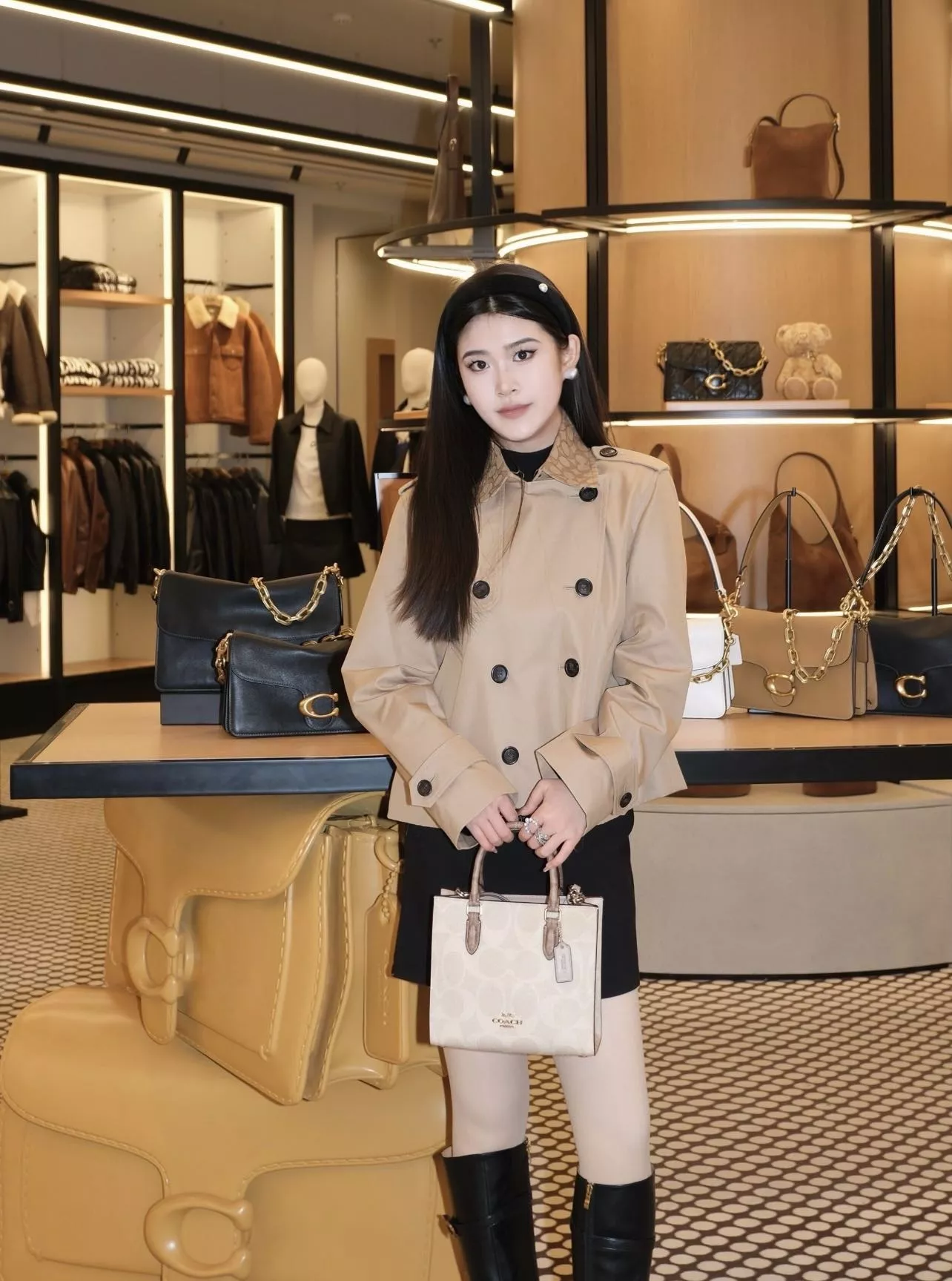 코치 시그니처 자카드 카키 숏 트렌치 재킷 상세 이미지 35