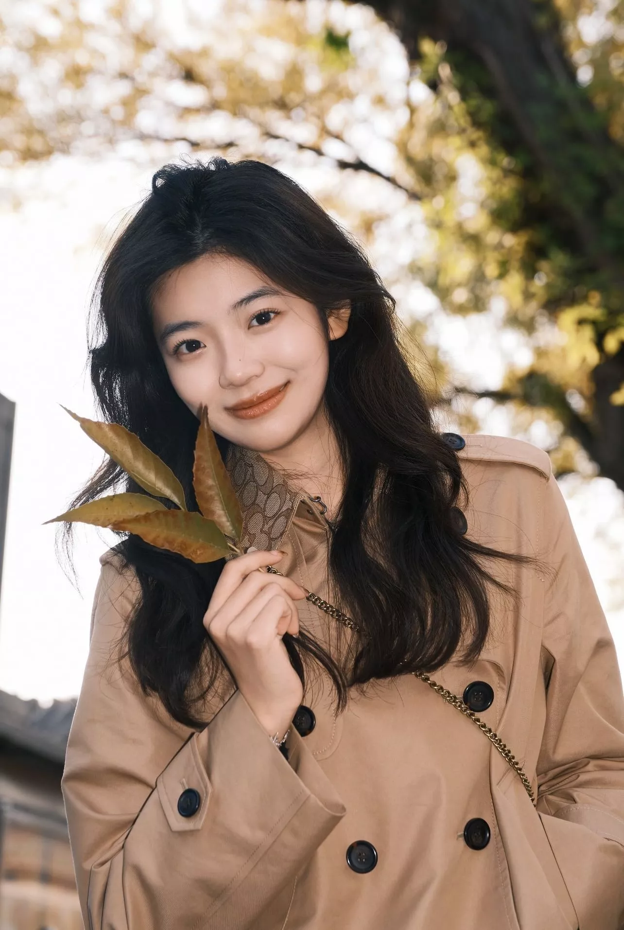 코치 시그니처 자카드 카키 숏 트렌치 재킷 상세 이미지 29