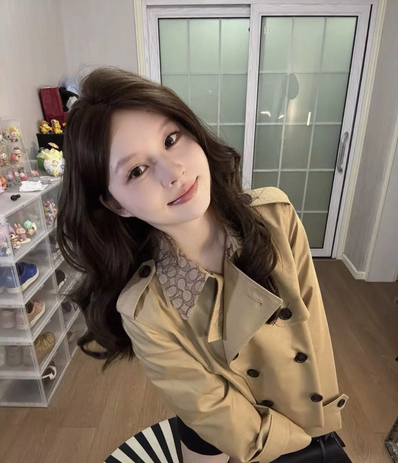 코치 시그니처 자카드 카키 숏 트렌치 재킷 상세 이미지 39