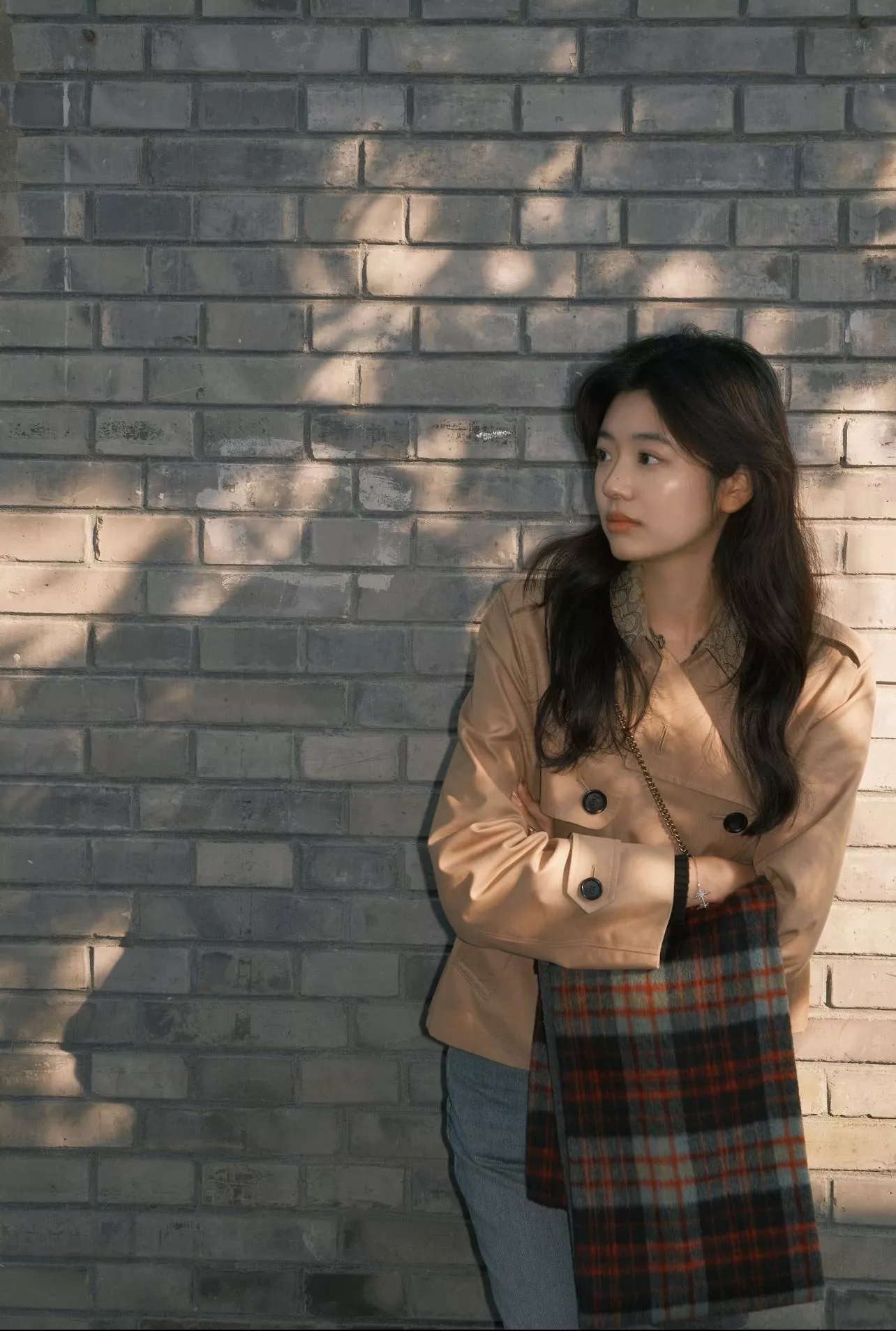 코치 시그니처 자카드 카키 숏 트렌치 재킷 상세 이미지 26