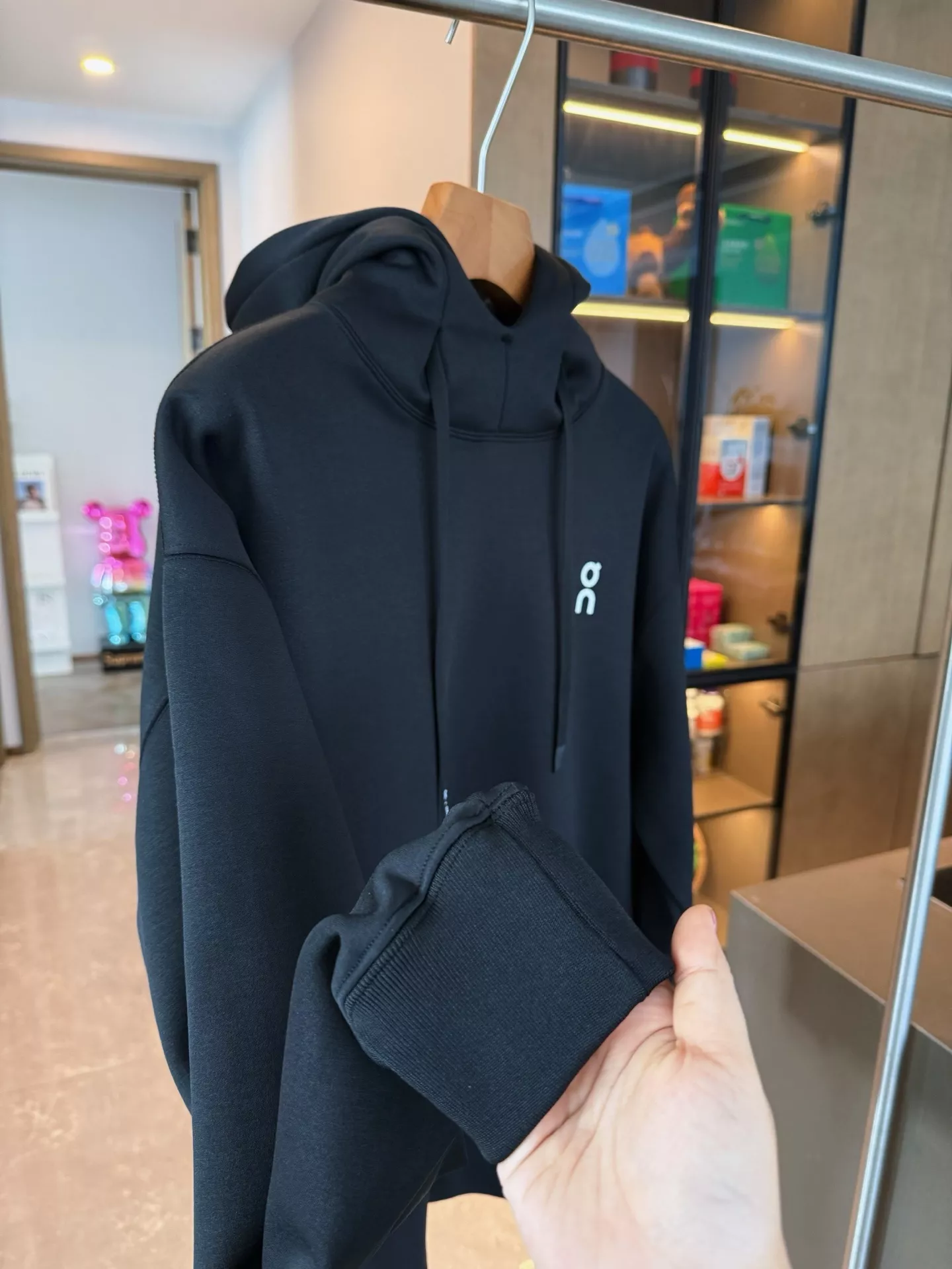 온 클럽 그래픽 후드 스웨트셔츠 상세 이미지 5