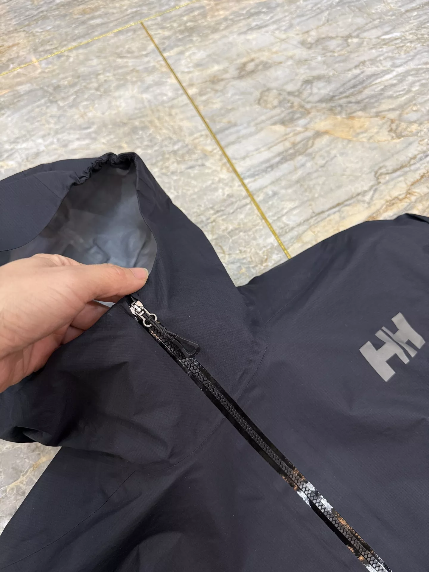 헬리한센 남성 풀실링 후드 아웃도어 재킷 상세 이미지 15