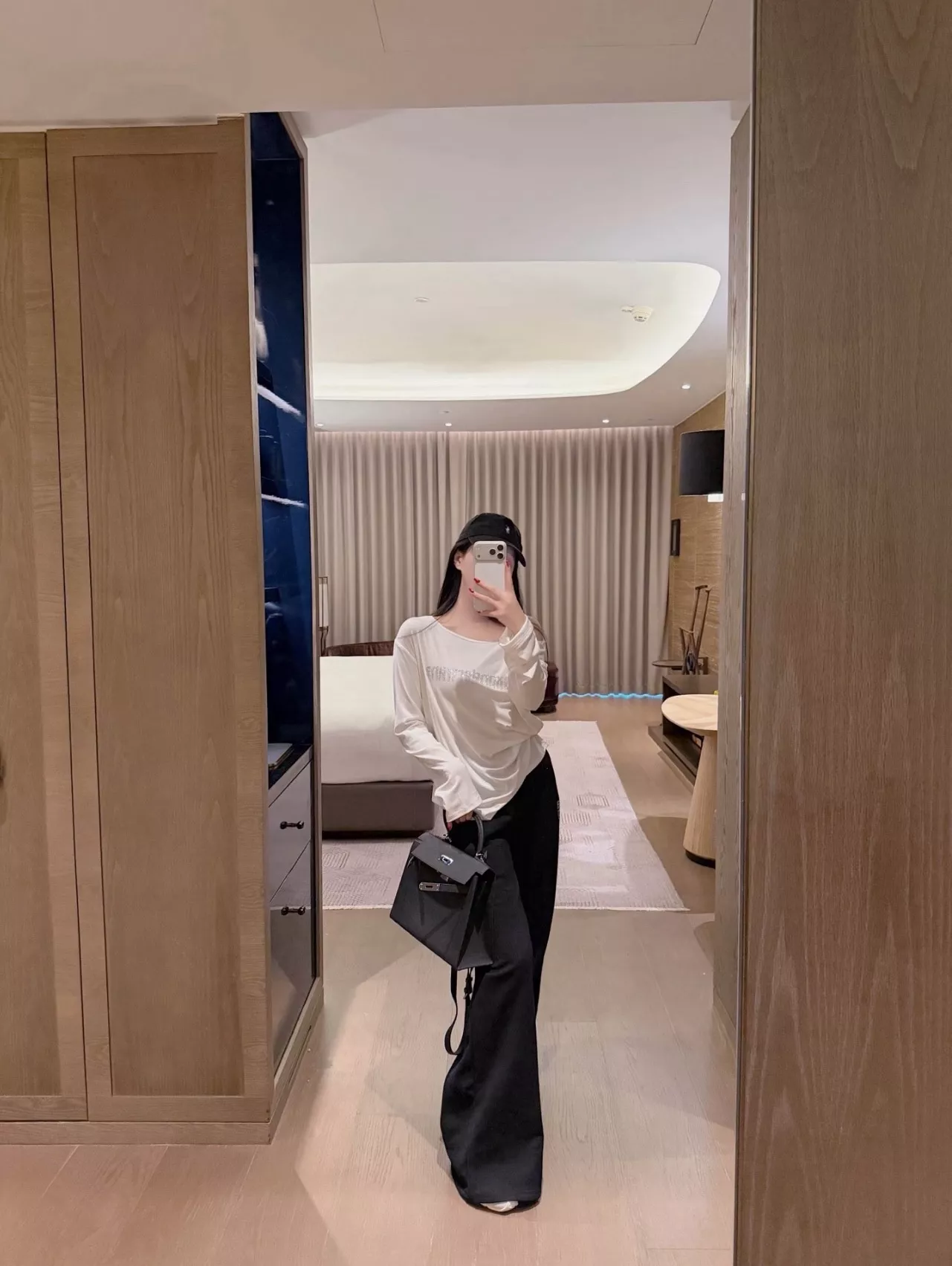 알렉산더왕 사선 오프숄더 로고 장식 세트 상세 이미지 22