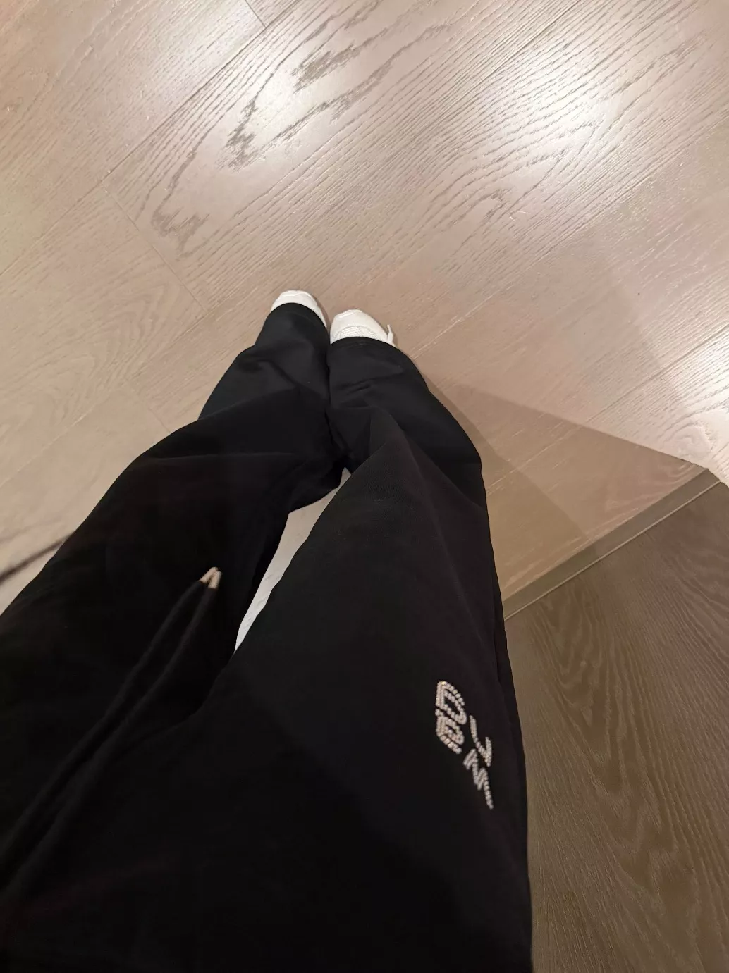 알렉산더왕 사선 오프숄더 로고 장식 세트 상세 이미지 23