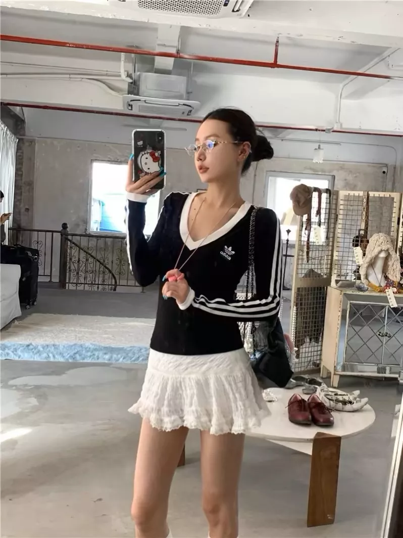 아디다스 삼선 자수 브이넥 슬림 긴소매 탑 상세 이미지 27