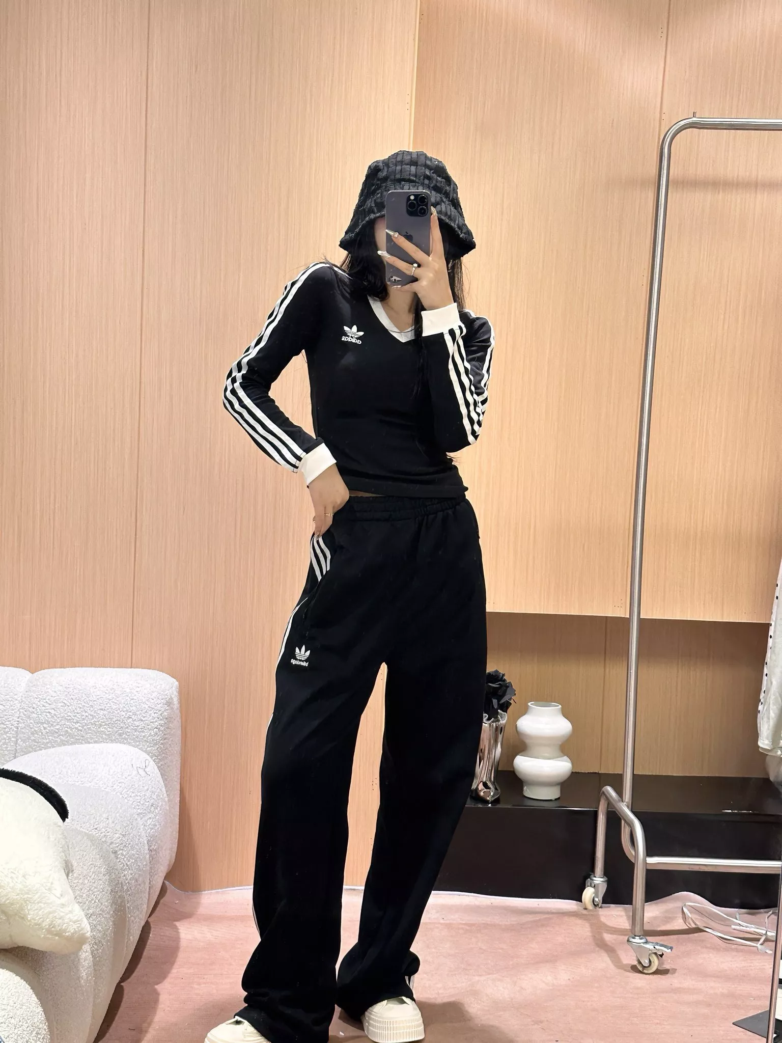 아디다스 삼선 자수 브이넥 슬림 긴소매 탑 상세 이미지 22