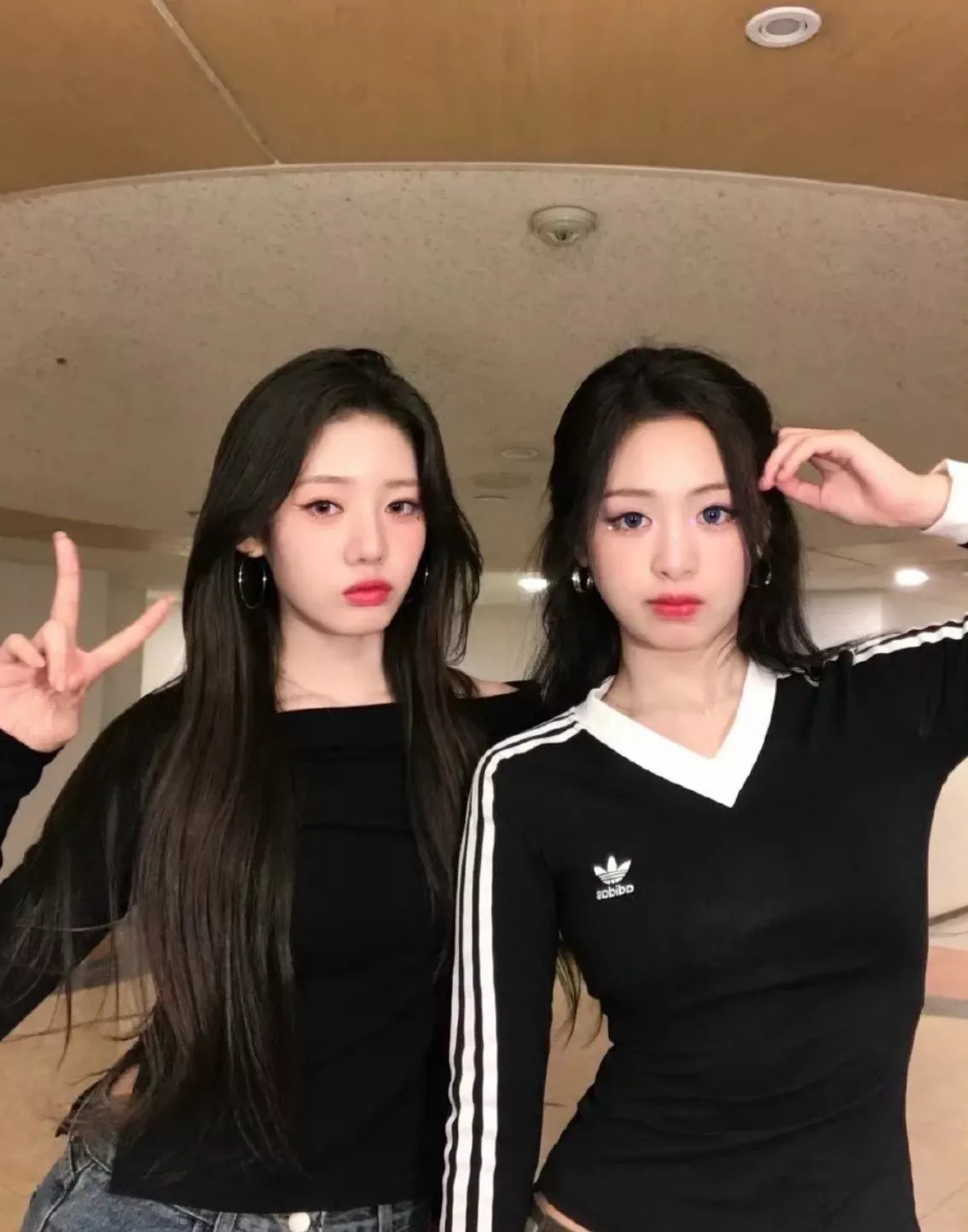 아디다스 삼선 자수 브이넥 슬림 긴소매 탑 상세 이미지 32