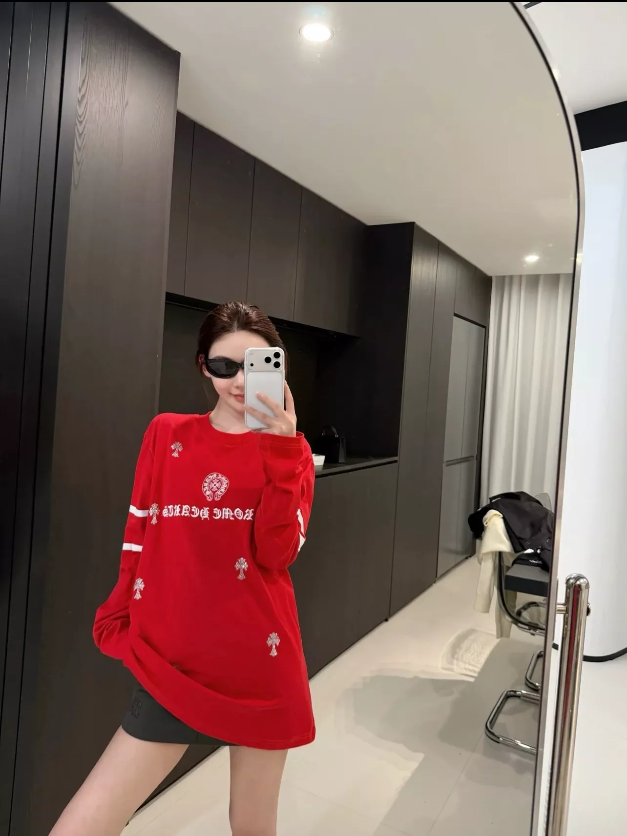 크롬하츠 크로스 그래픽 장식 선케어 긴소매 티셔츠 상세 이미지 20