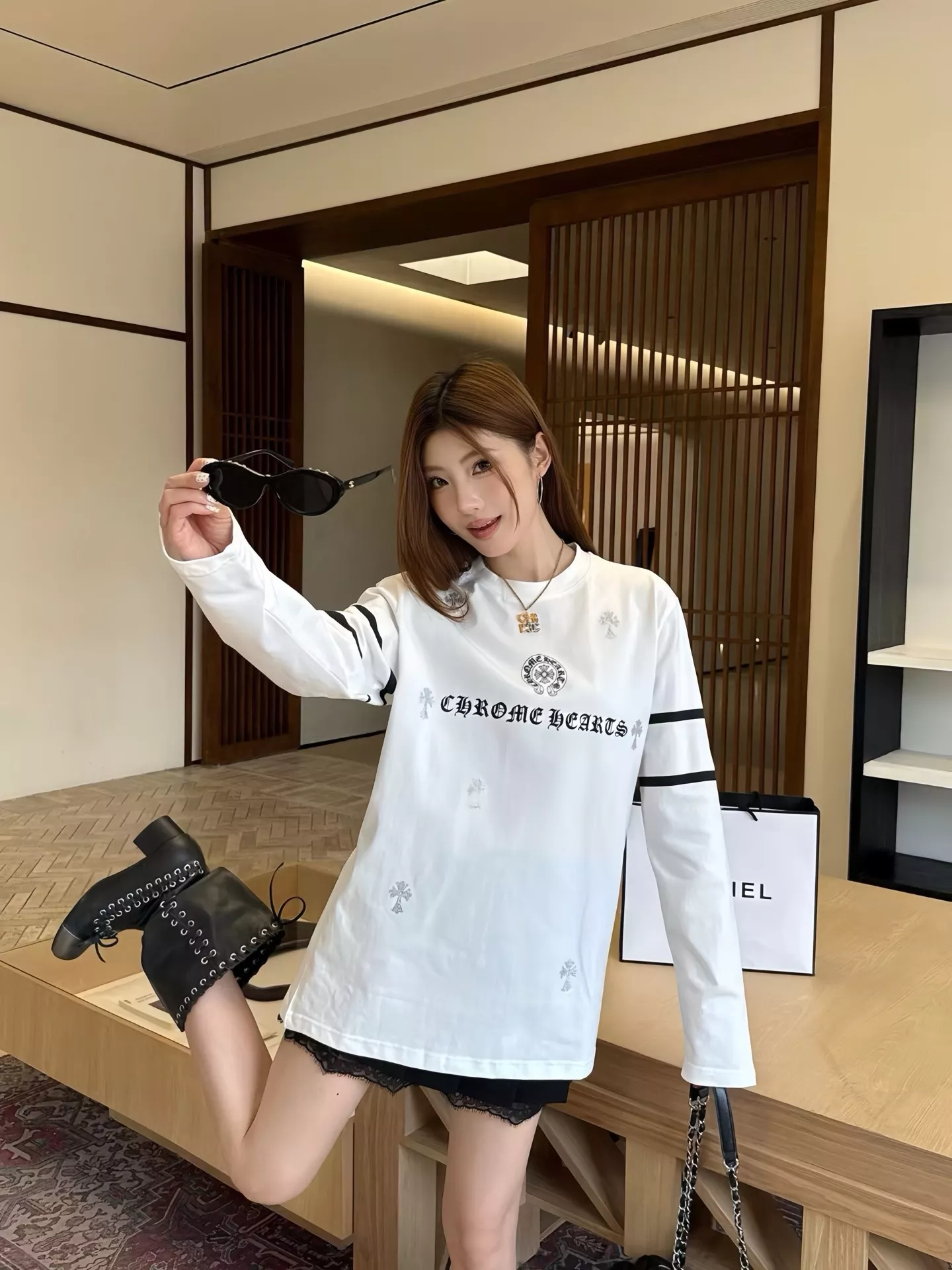 크롬하츠 크로스 그래픽 장식 선케어 긴소매 티셔츠 상세 이미지 28