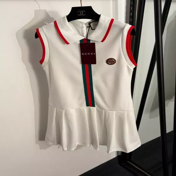 구찌 GG 레터링 스트라이프 플리츠 민소매 원피스