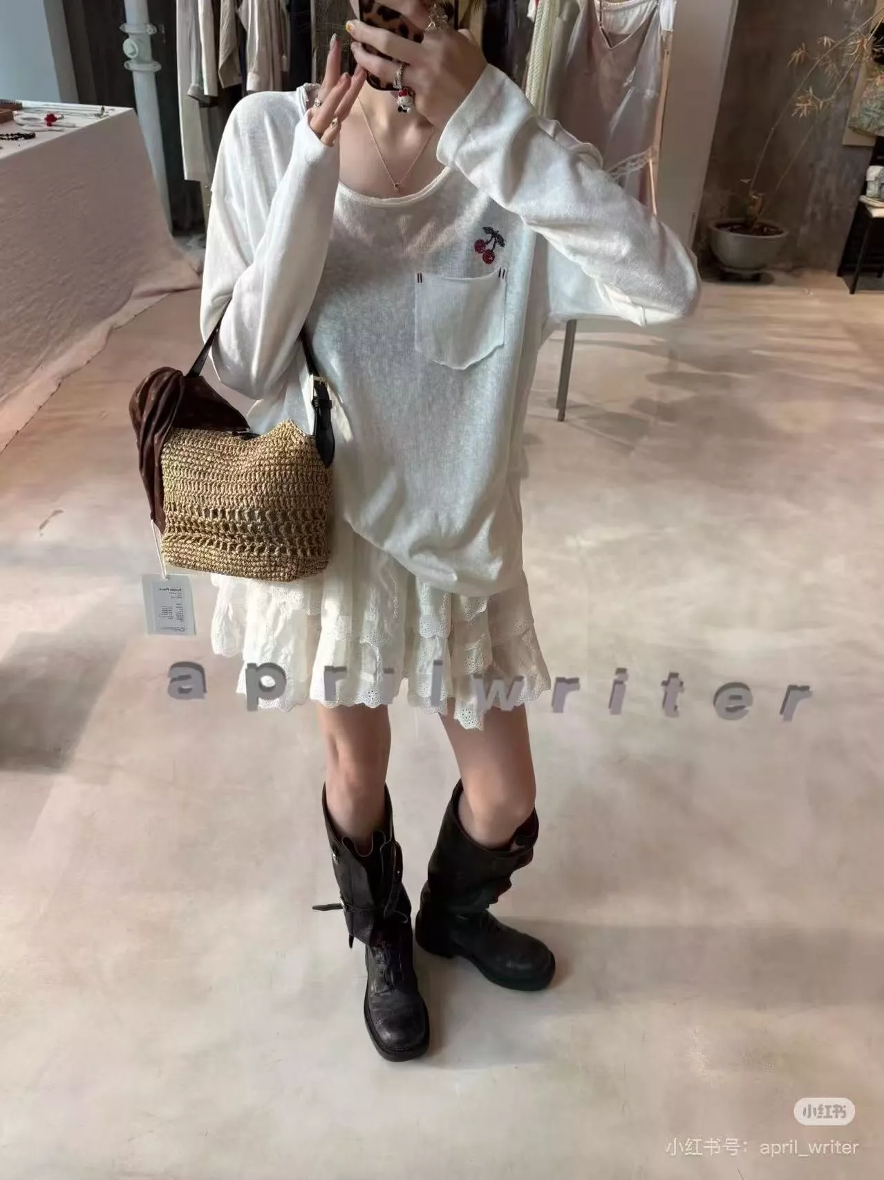 샤넬 체리 자수 포켓 로고 긴소매 티셔츠 상세 이미지 26