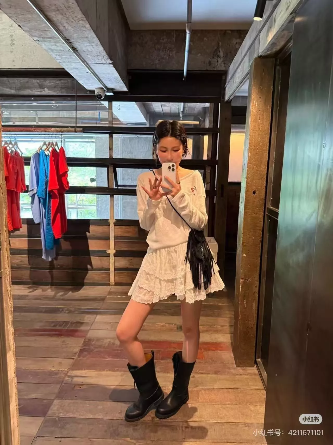 샤넬 체리 자수 포켓 로고 긴소매 티셔츠 상세 이미지 25