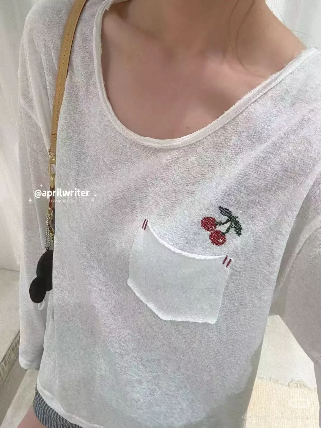 샤넬 체리 자수 포켓 로고 긴소매 티셔츠 상세 이미지 21