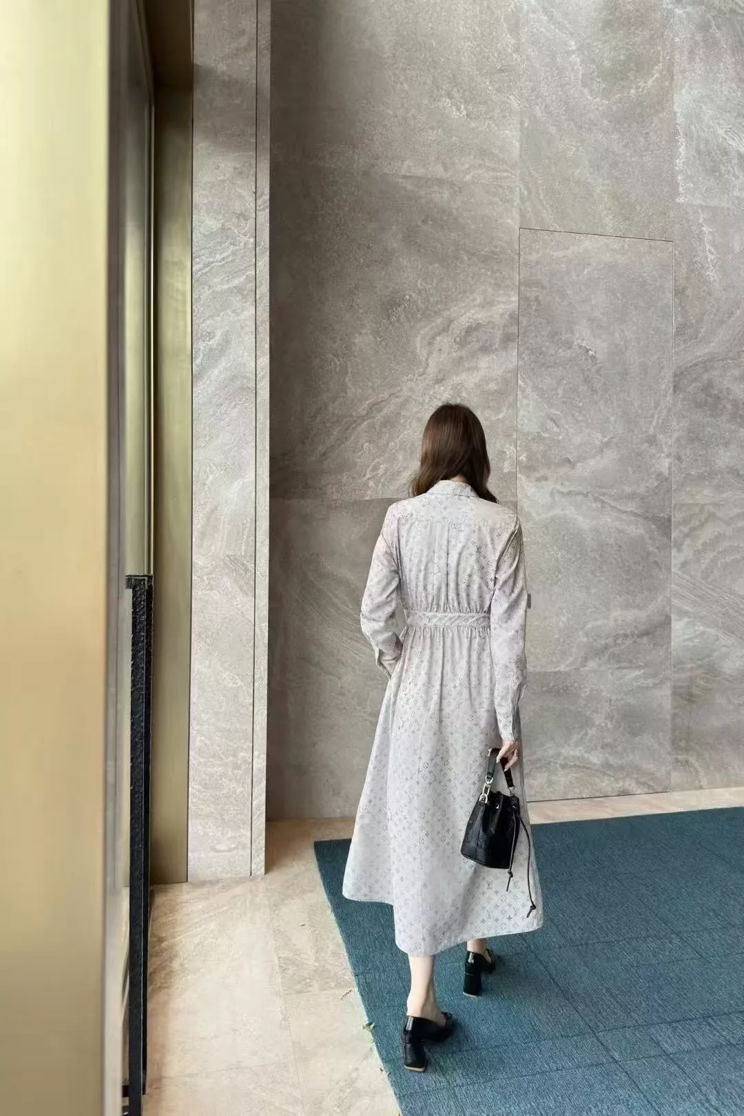 루이비통 모노그램 셔츠형 롱 원피스 상세 이미지 18