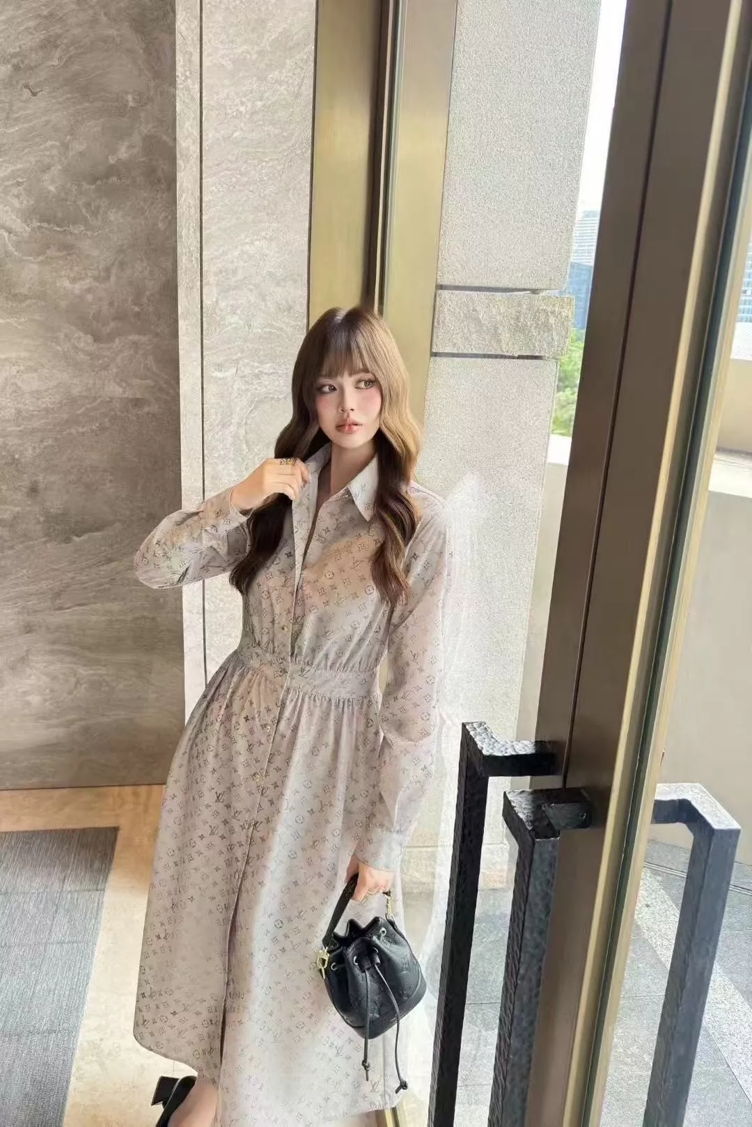 루이비통 모노그램 셔츠형 롱 원피스 상세 이미지 16