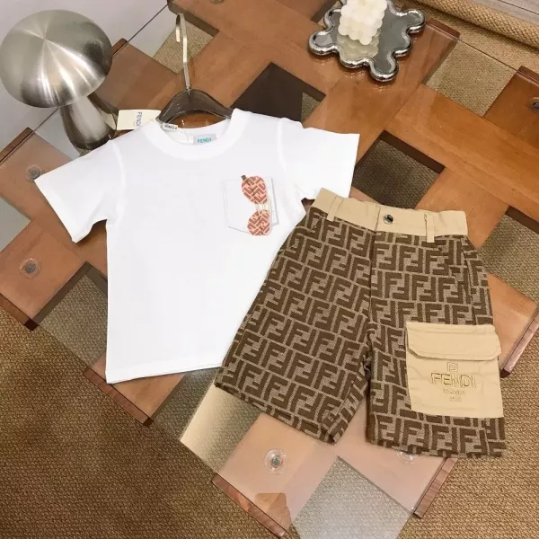 펜디 로고 포켓 반소매 티셔츠와 자카드 반바지 세트
