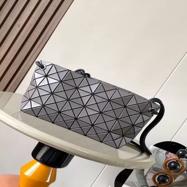 이세이미야케 바오바오 루프 드로스트링 백