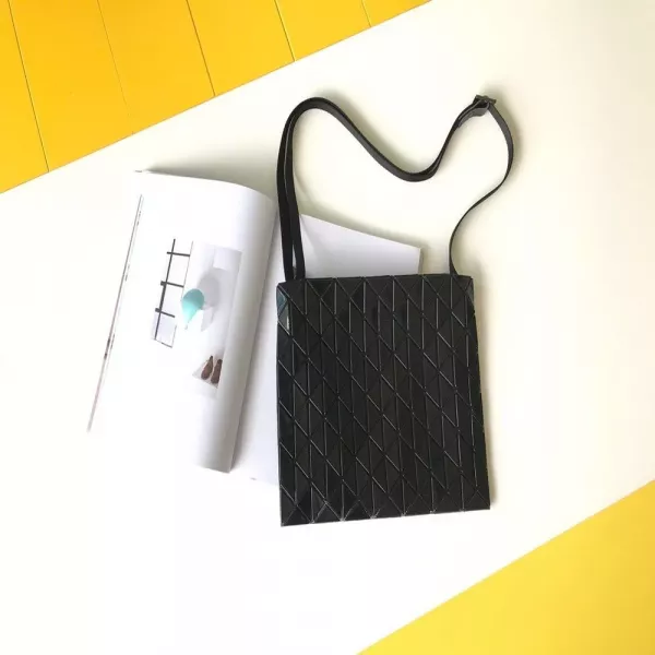 이세이미야케 로우글로스 시리즈 크로스백