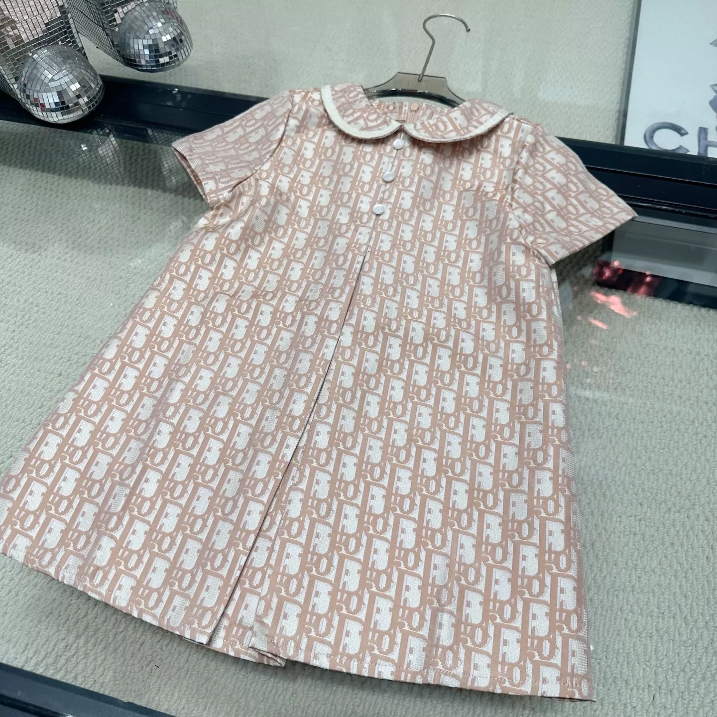 디올 로고 패턴 아동 반소매 원피스 상세 이미지 2