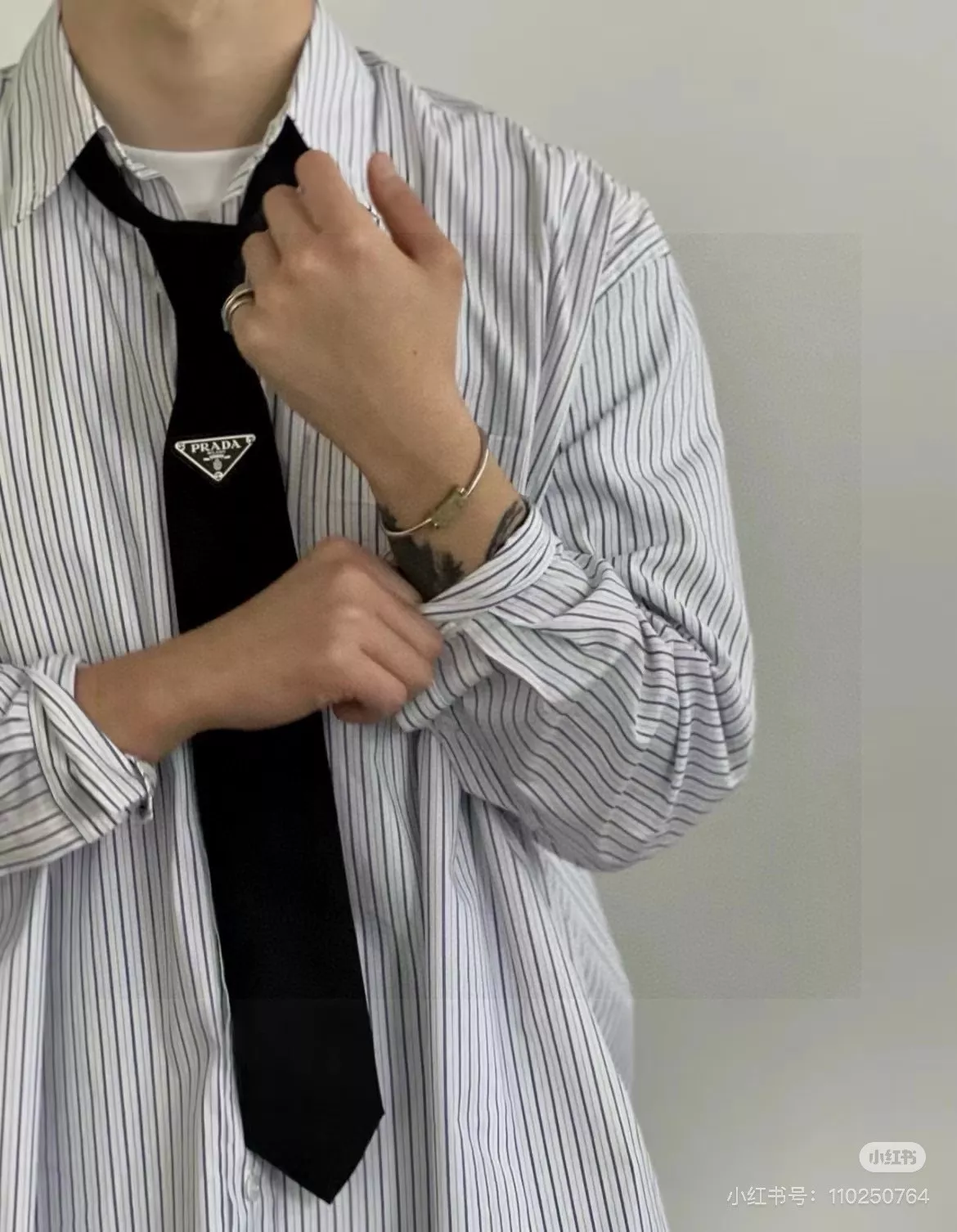 프라다 로고 자카드 넥타이 상세 이미지 2