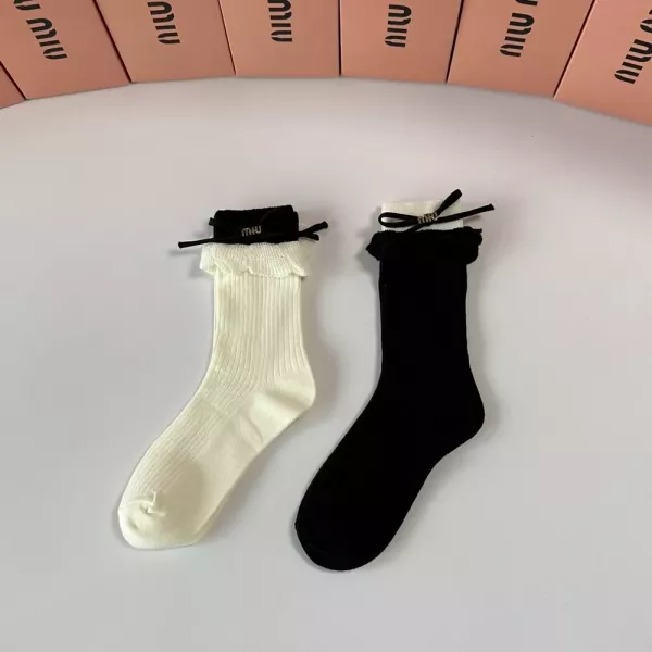 미우미우 클래식 리본 장식 양말