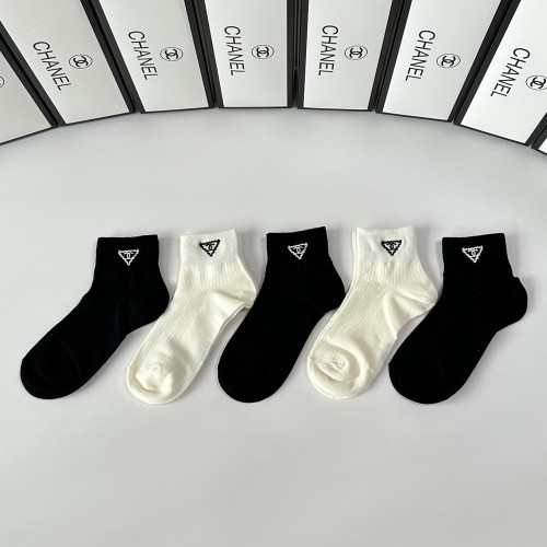 샤넬 로고 포인트 중단 양말