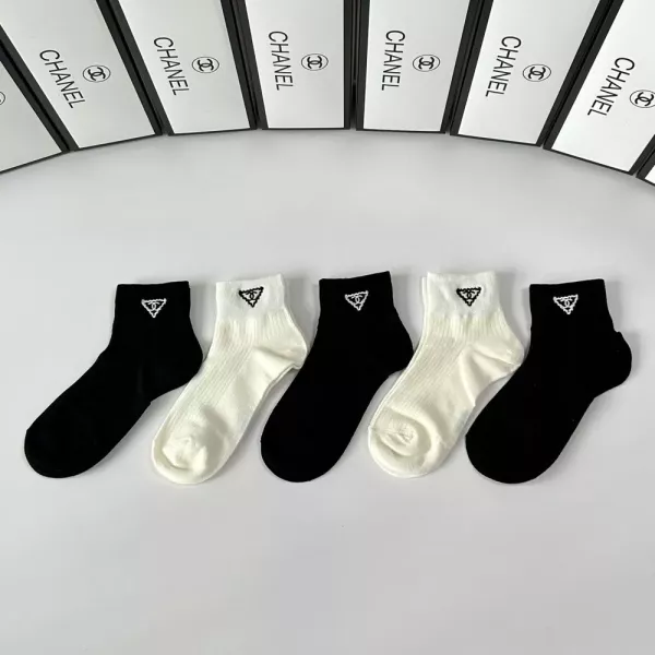 샤넬 로고 포인트 중단 양말