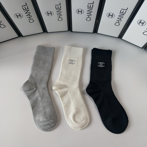 샤넬 클래식 로고 중목 양말