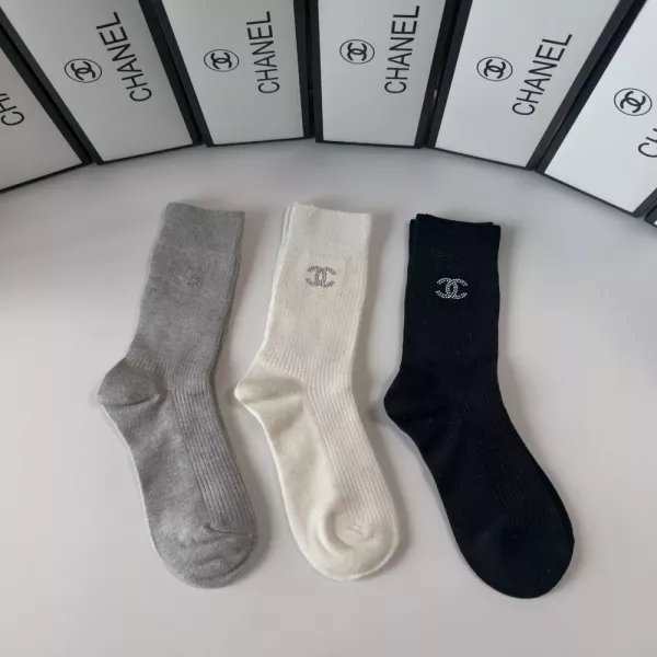 샤넬 클래식 로고 중목 양말