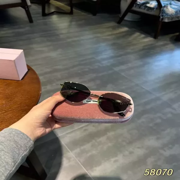 미우미우 슬림 틴트 선글라스