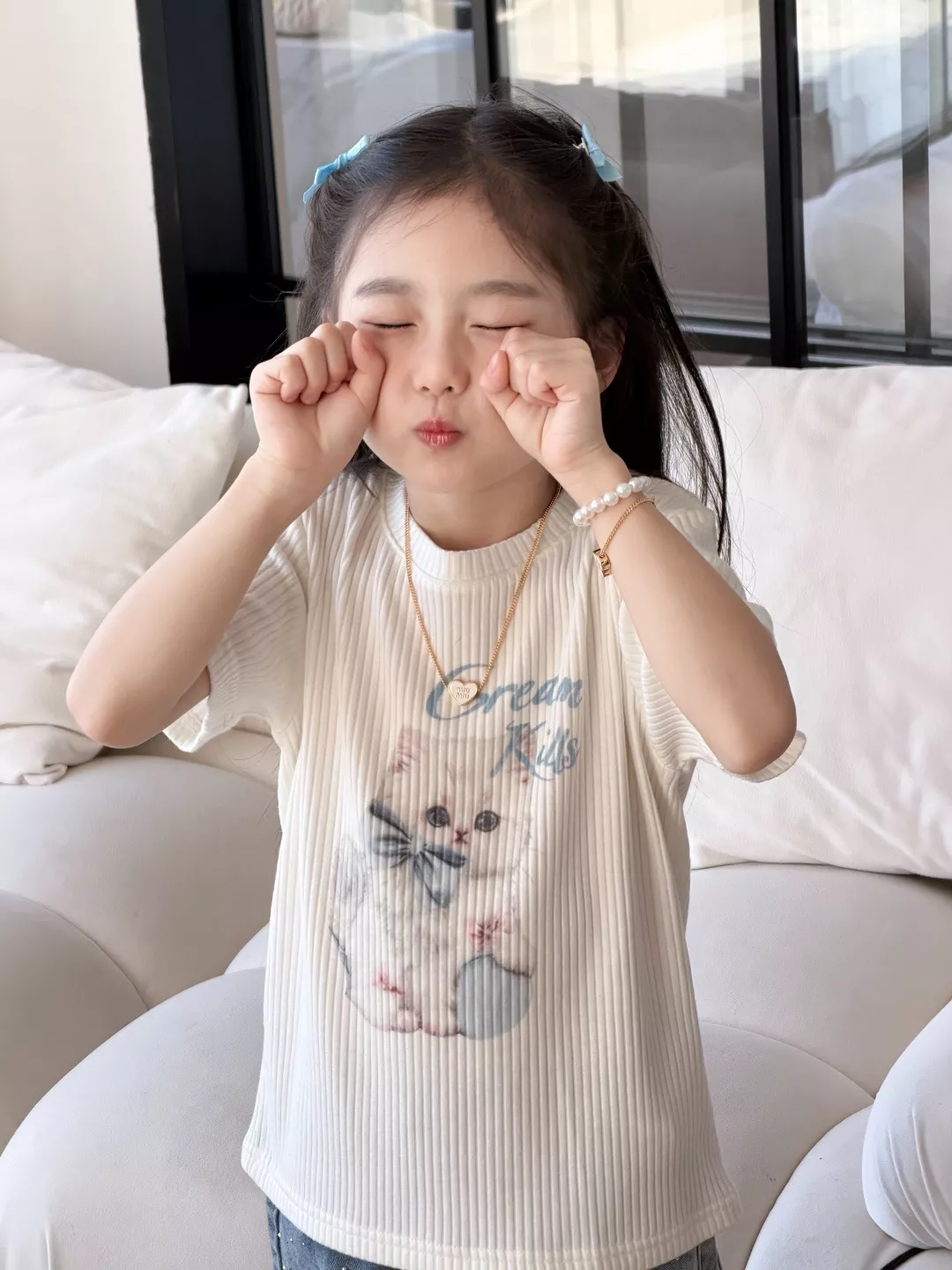 노브랜드 리본 고양이 프린트 티셔츠 상세 이미지 15