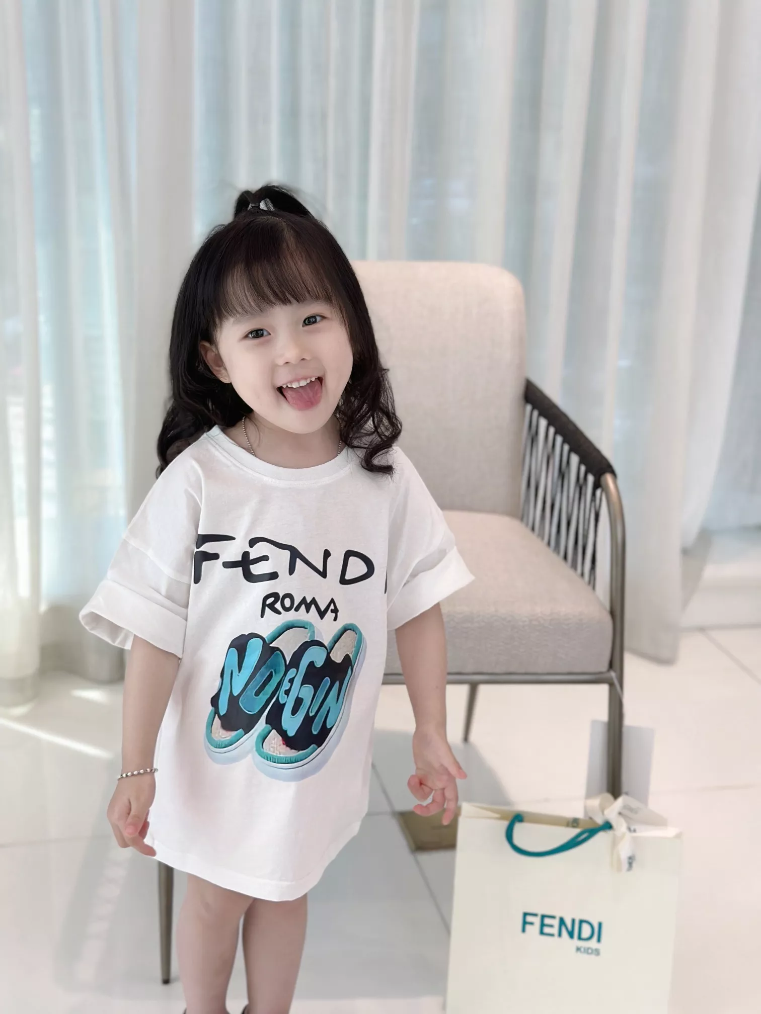 펜디 키즈 로고 프린트 반팔 티셔츠 상세 이미지 12