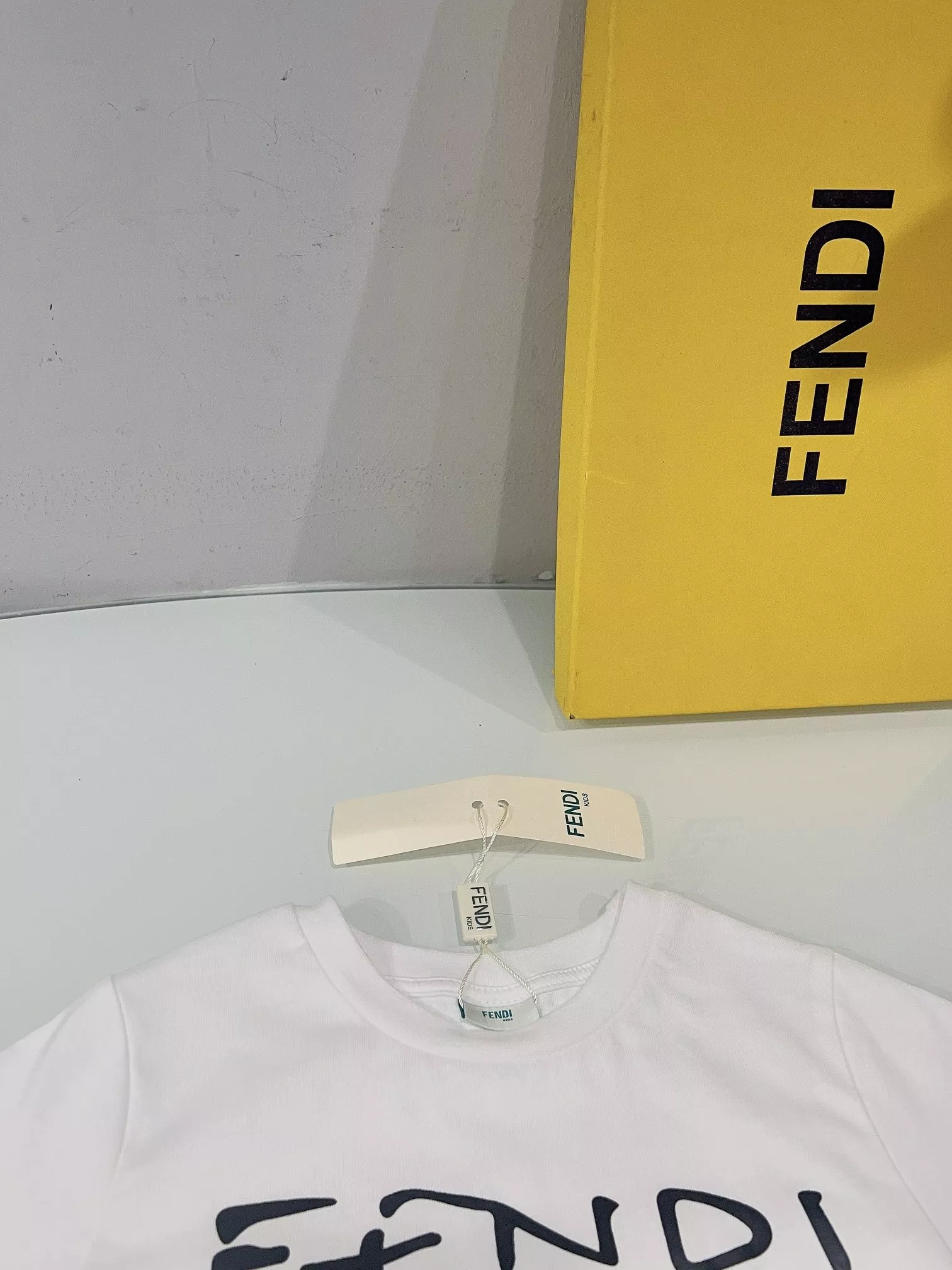 펜디 키즈 로고 프린트 반팔 티셔츠 상세 이미지 3
