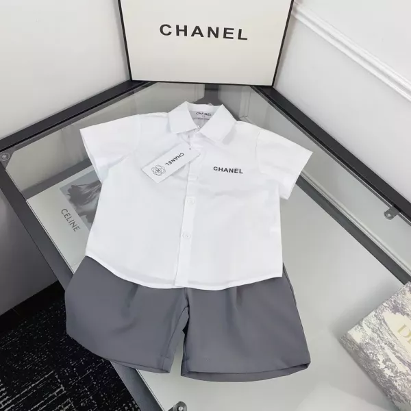 샤넬 화이트 셔츠와 팬츠 세트