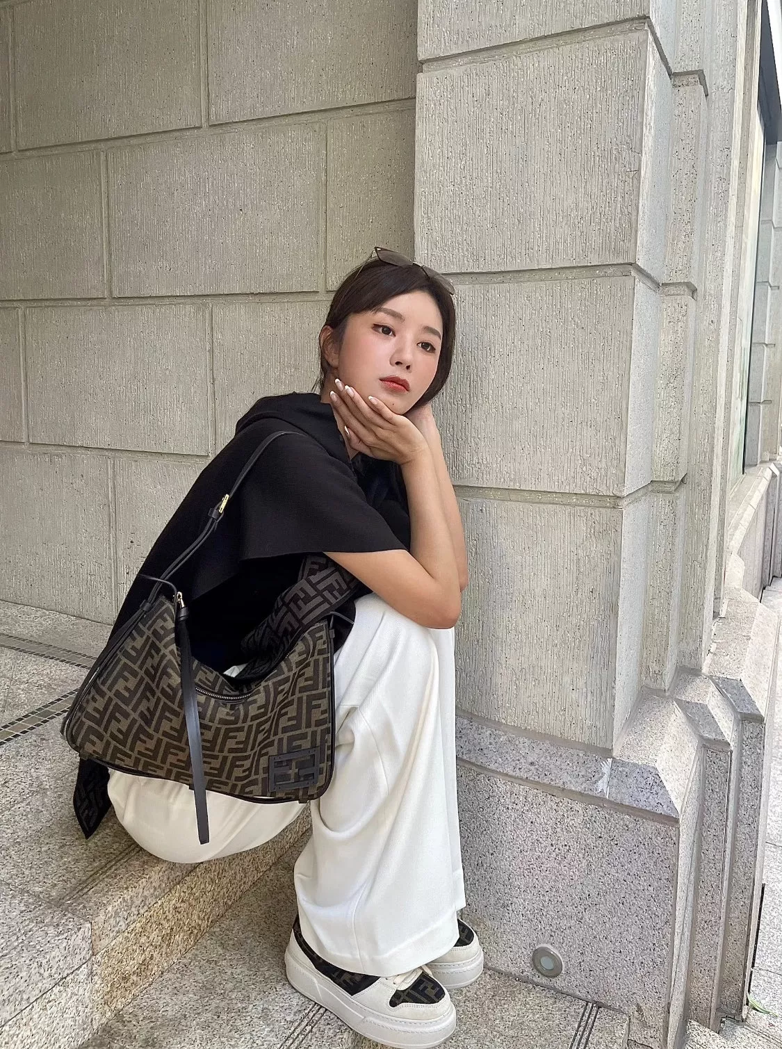 펜디 빈티지 자카드 패턴 숄더백 상세 이미지 37