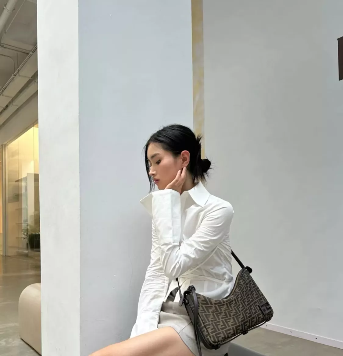 펜디 빈티지 자카드 패턴 숄더백 상세 이미지 29