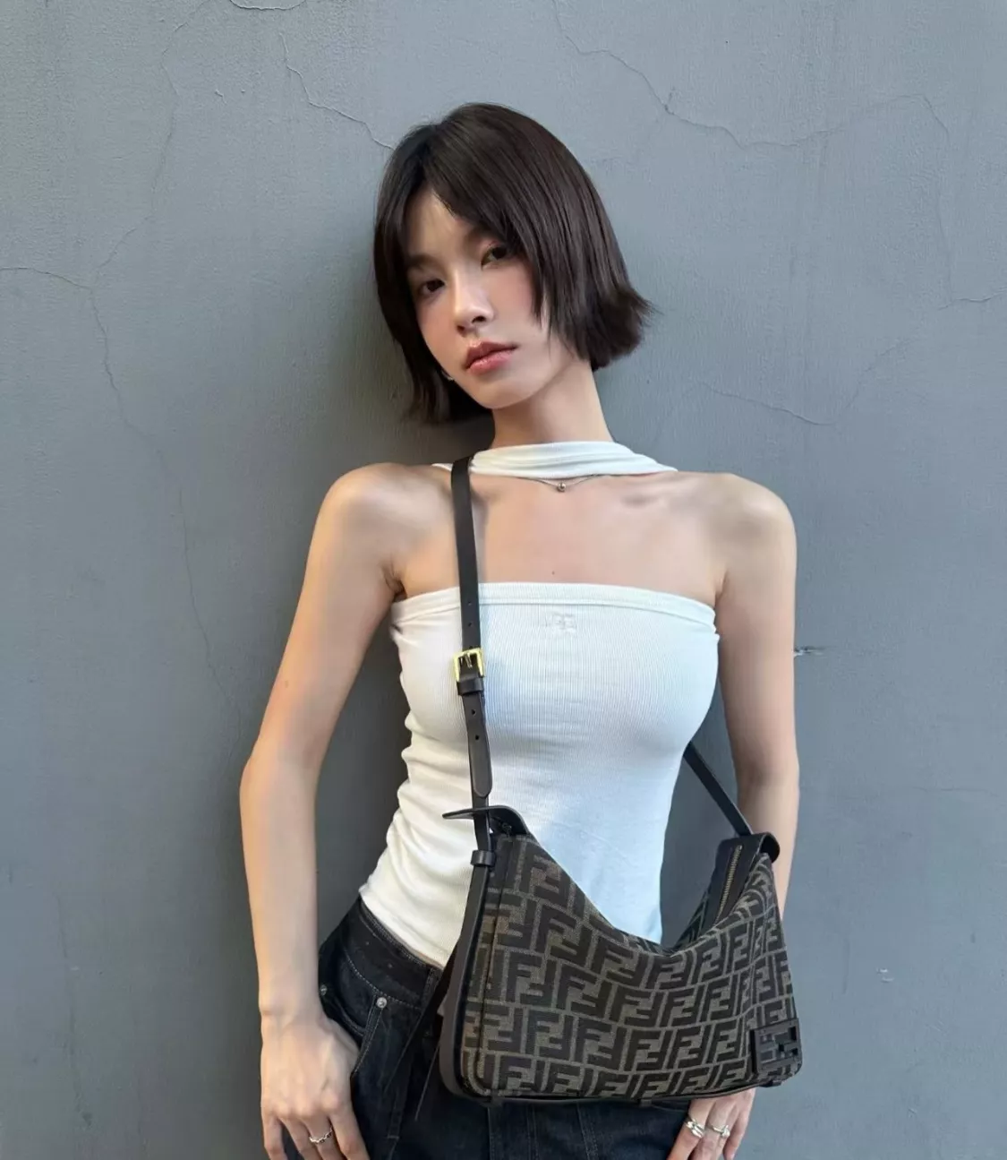 펜디 빈티지 자카드 패턴 숄더백 상세 이미지 32