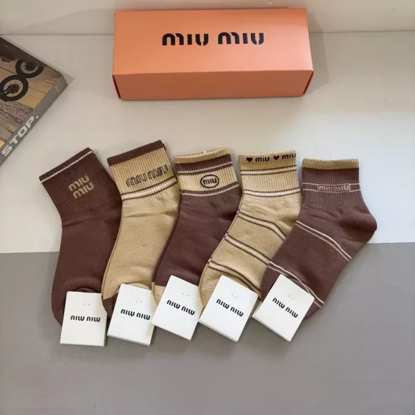 미우미우 로고 포인트 중목 양말