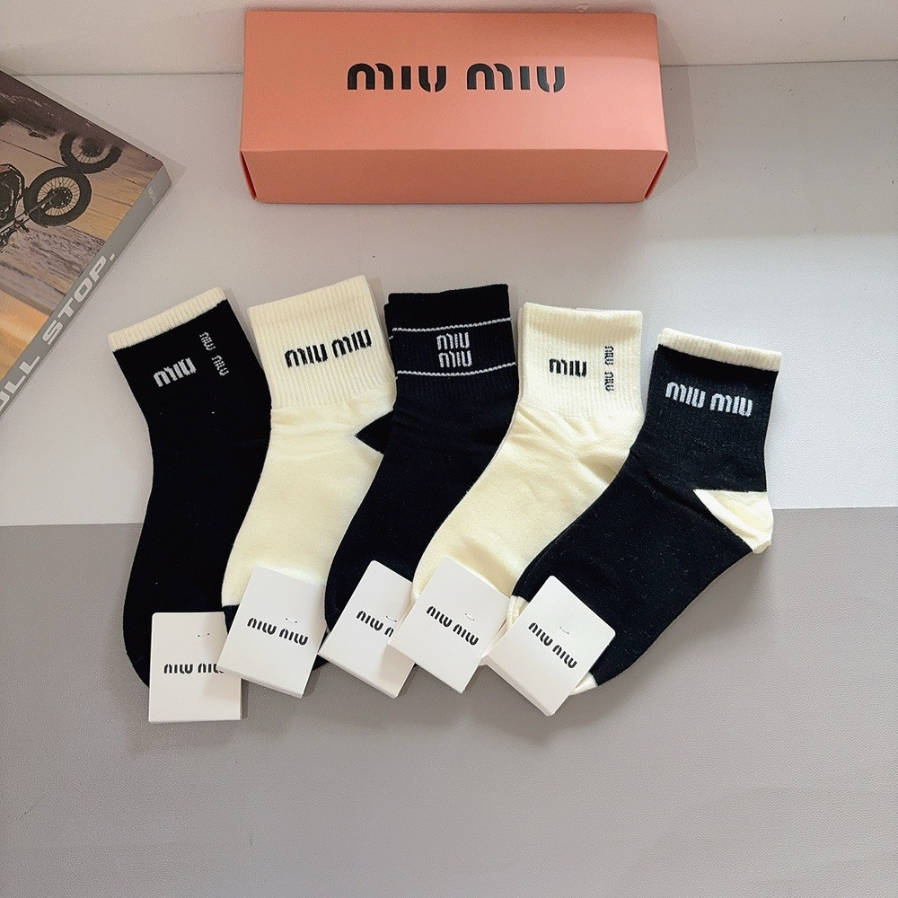 미우미우 로고 포인트 코튼 중목 양말