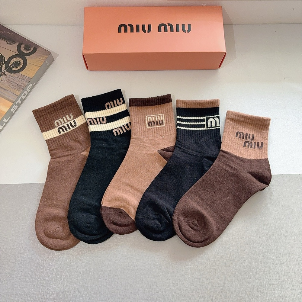 미우미우 로고 포인트 코튼 중목 양말