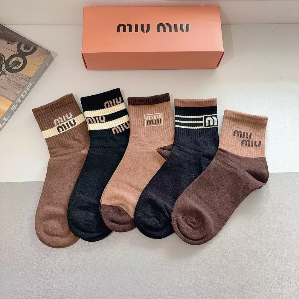 미우미우 로고 포인트 코튼 중목 양말