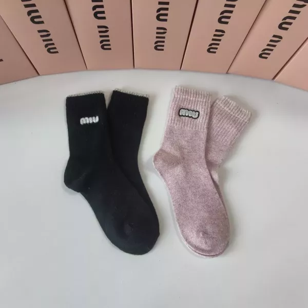 미우미우 클래식 중장목 로고 양말 세트