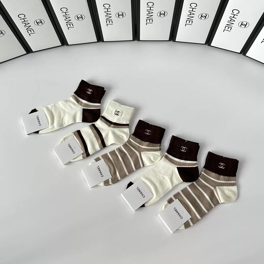 샤넬 로고 포인트 중목 양말 상세 이미지 3