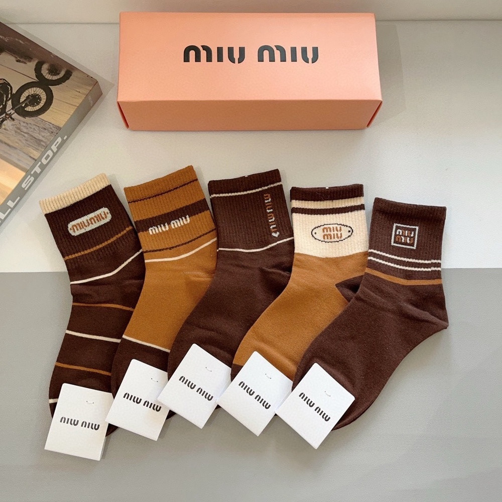 미우미우 로고 포인트 코튼 중목 양말