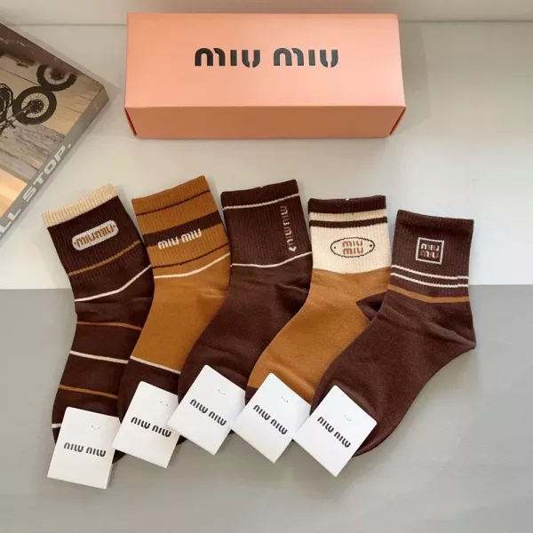 미우미우 로고 포인트 코튼 중목 양말