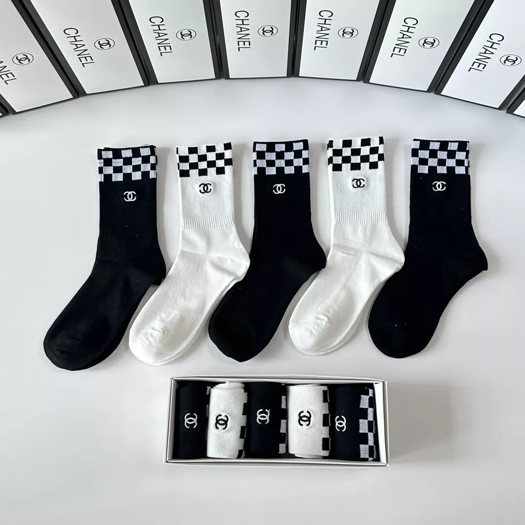 샤넬 자수 포인트 중장목 양말 상세 이미지 2