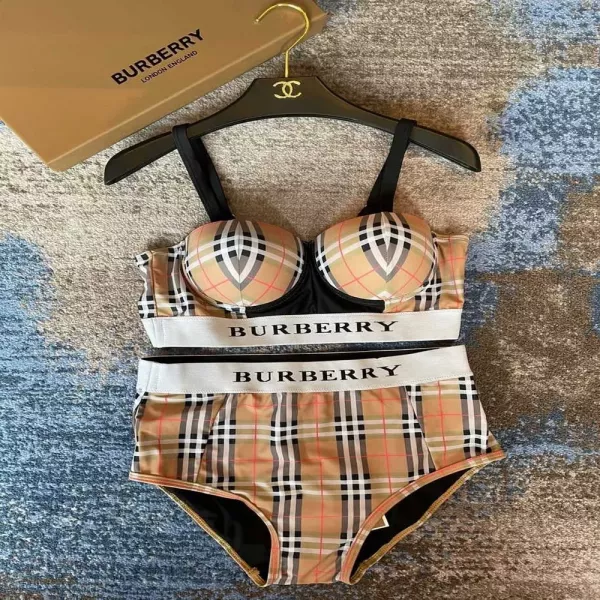 버버리 체크 백리스 원피스 스윔웨어